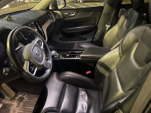 Used 2022 Volvo XC60 T8 Inscription w/ Advanced Package image 4