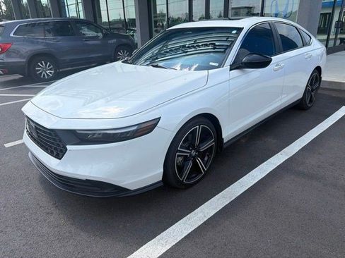 Used 2023 Honda Accord Sport image 3