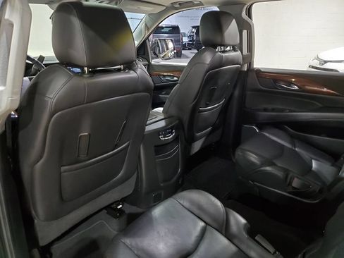 Used 2019 Cadillac Escalade ESV Luxury RWD image 29