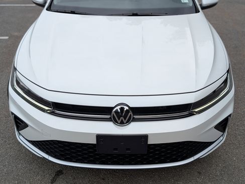 Used 2025 Volkswagen Jetta SEL FWD image 12