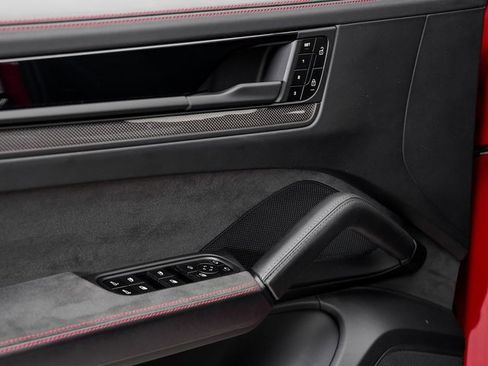 Used 2025 Porsche Cayenne GTS image 8
