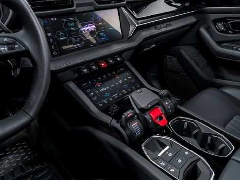 Used 2025 Lamborghini Urus SE AWD/4WD image 24