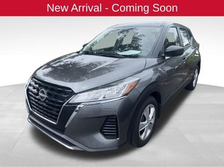 Used 2025 Nissan Kicks Play S video 1