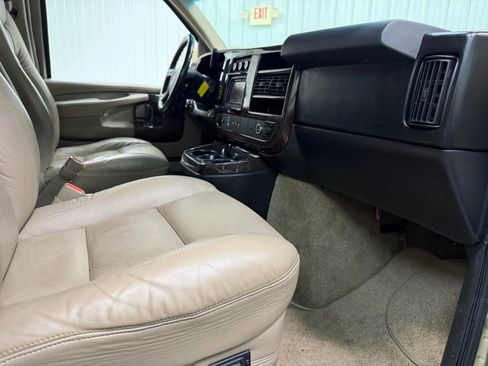 Used 2011 GMC Savana 2500 Extended image 13