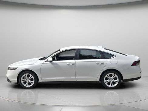 Used 2025 Honda Accord LX image 4