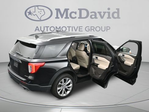 Used 2022 Ford Explorer Platinum w/ Equipment Group 601A AWD/4WD image 46