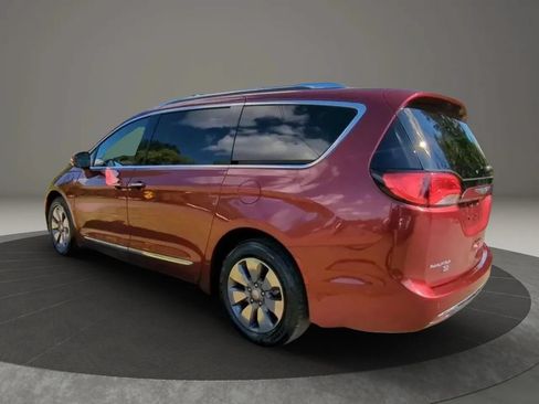 Used 2020 Chrysler Pacifica Limited FWD image 2