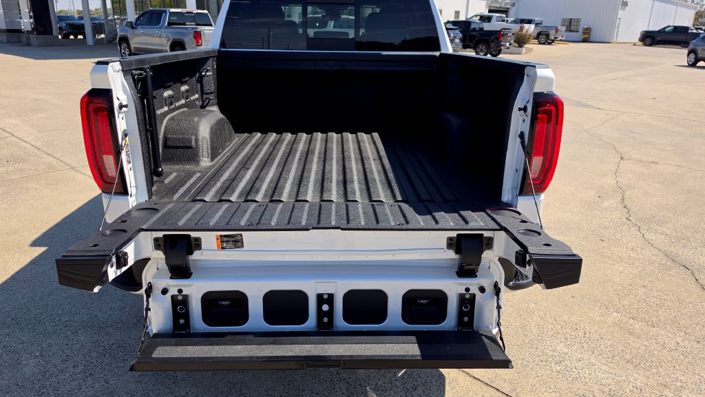 Used 2023 GMC Sierra 1500 Denali w/ Denali Reserve Package AWD/4WD image 5