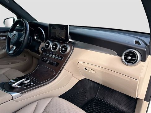 Used 2018 Mercedes-Benz GLC 300 4MATIC w/ Multimedia Package image 31