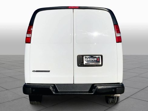 Used 2022 Chevrolet Express 2500 w/ Driver Convenience Package image 4