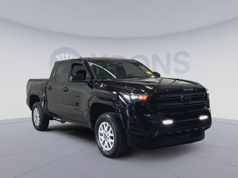 Used 2025 Toyota Tacoma SR5 AWD/4WD image 2