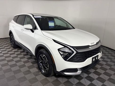 Used 2023 Kia Sportage LX image 1