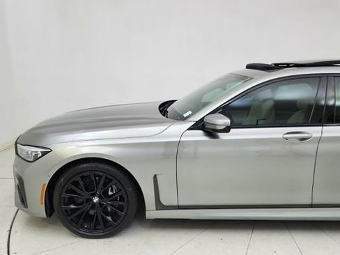 Used 2022 BMW 740i xDrive w/ M Sport Package image 4