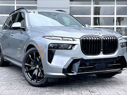 Used 2025 BMW X7 xDrive40i w/ M Sport Package image 3