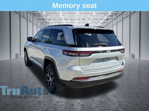 Used 2025 Jeep Grand Cherokee Limited AWD/4WD image 5