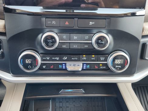 Used 2024 Ford Expedition Limited RWD image 21