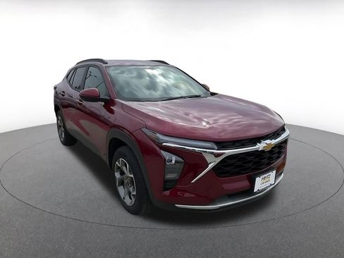 Used 2025 Chevrolet Trax LT image 3