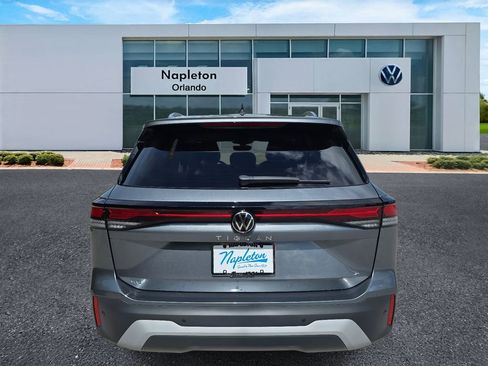 New 2025 Volkswagen Tiguan SE image 6