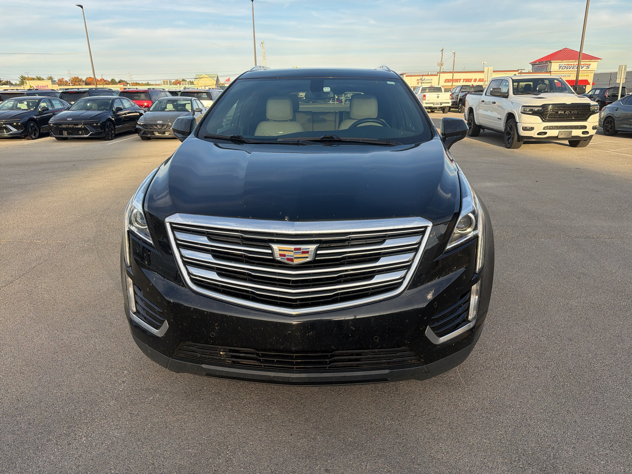 Used 2017 Cadillac XT5 Luxury w/ LPO, Wheel Lock Package AWD/4WD image 8