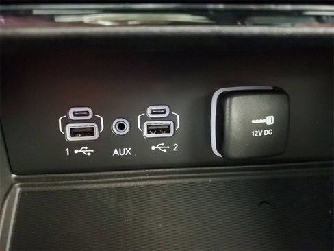 New 2025 Jeep Grand Cherokee Altitude image 21