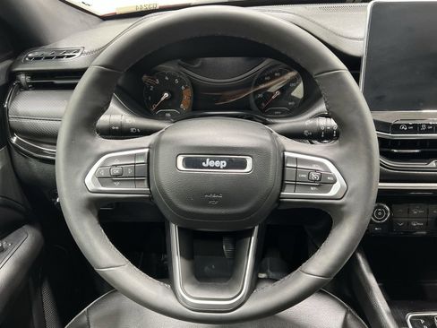 Used 2023 Jeep Compass Latitude w/ Convenience Group AWD/4WD image 14