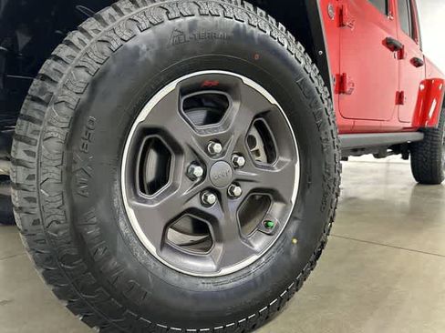 Used 2021 Jeep Gladiator Rubicon AWD/4WD image 29
