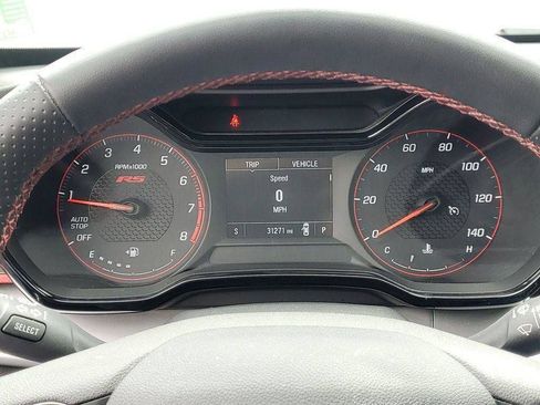 Used 2024 Chevrolet Trax RS w/ Sunroof Package FWD image 12