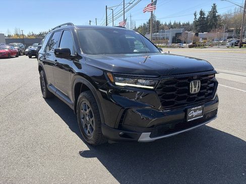 Used 2025 Honda Pilot TrailSport image 14