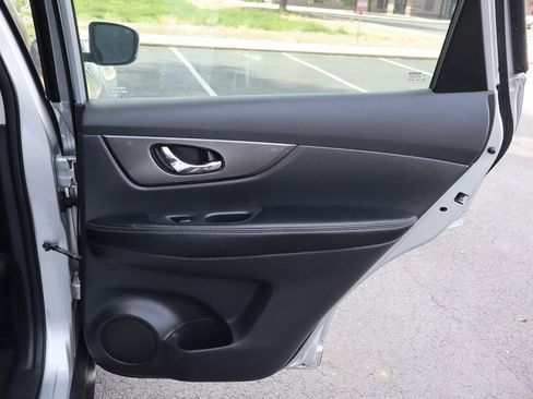Used 2016 Nissan Rogue S AWD/4WD image 25