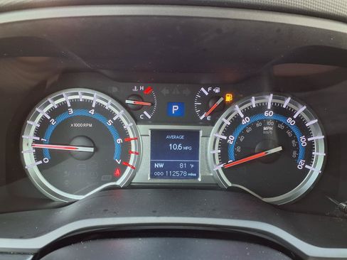 Used 2018 Toyota 4Runner SR5 AWD/4WD image 15