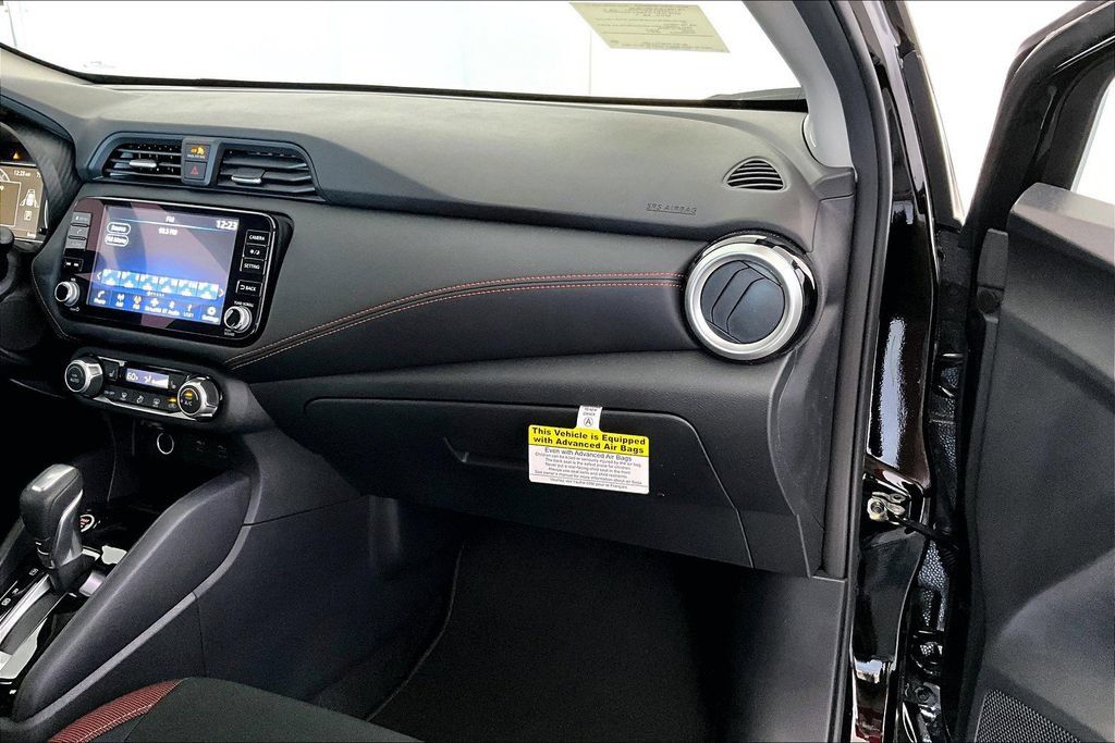 New 2025 Nissan Versa SR w/ Trunk Package FWD image 28
