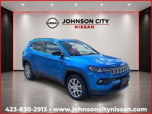 Used 2022 Jeep Compass Latitude w/ Sun and Sound Group AWD/4WD image 1