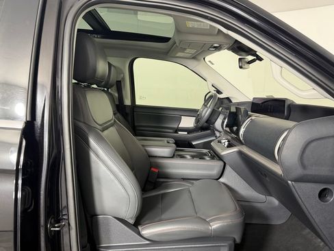 Used 2025 Ford Expedition Active AWD/4WD image 25