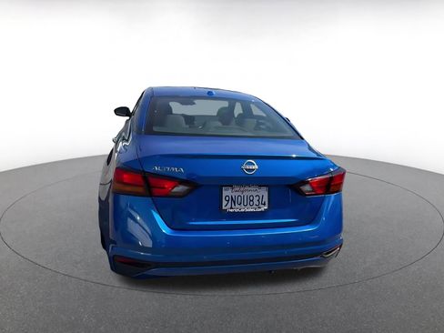 Used 2025 Nissan Altima 2.5 SV FWD image 11