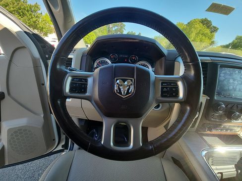 Used 2018 RAM 1500 Laramie w/ Convenience Group AWD/4WD image 11