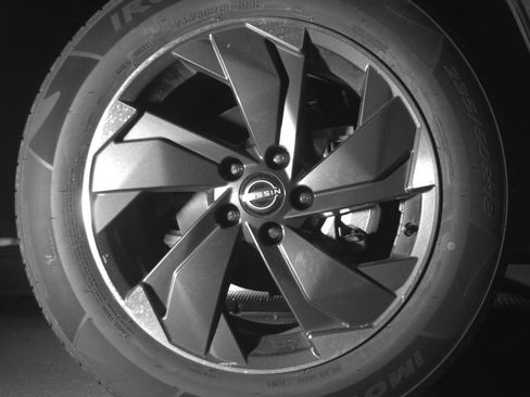 Used 2025 Nissan Rogue SV image 13