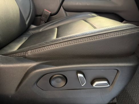 Used 2023 GMC Yukon XL Denali image 30