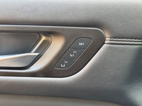 Used 2025 Nissan Pathfinder Platinum AWD/4WD image 18