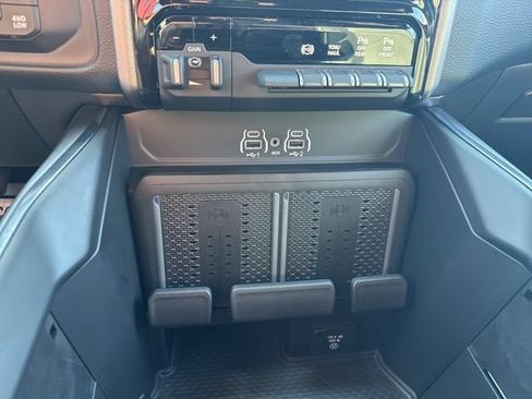 New 2026 RAM 2500 Laramie w/ Sport Appearance Package AWD/4WD image 40