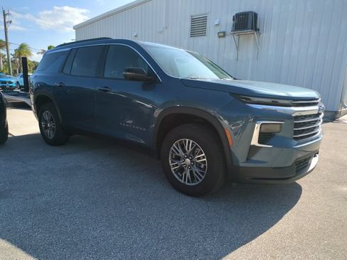 Certified 2026 Chevrolet Traverse LT w/ Driver Confidence Package FWD image 2
