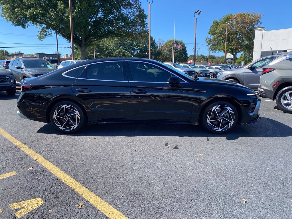 Certified 2024 Hyundai Sonata SEL w/ Convenience Package FWD image 2