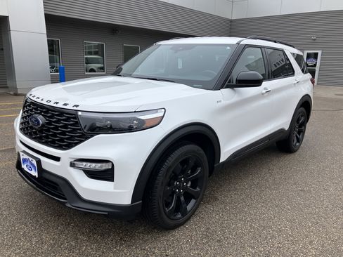 Used 2023 Ford Explorer ST-Line w/ Class IV Trailer Tow Package AWD/4WD image 2