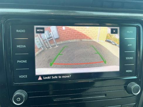 Used 2020 Volkswagen Passat 2.0T R-Line image 18