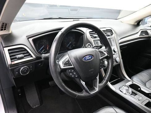Used 2017 Ford Fusion SE image 13