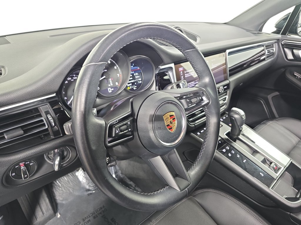 Certified 2023 Porsche Macan AWD/4WD image 4