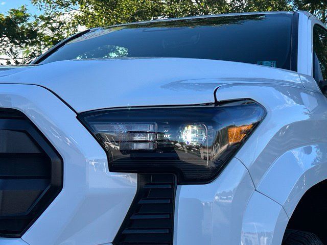 Used 2025 Toyota Tacoma SR5 AWD/4WD image 10