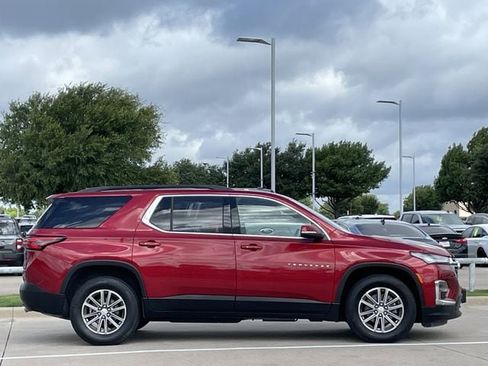 Used 2023 Chevrolet Traverse LT AWD/4WD image 3