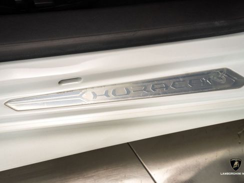 Used 2019 Lamborghini Huracan LP 580-2 image 36