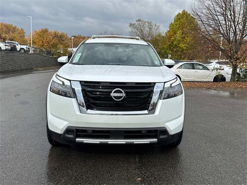 New 2025 Nissan Pathfinder SL image 9