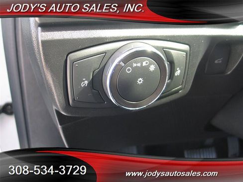Used 2018 Ford Fusion SE FWD image 8